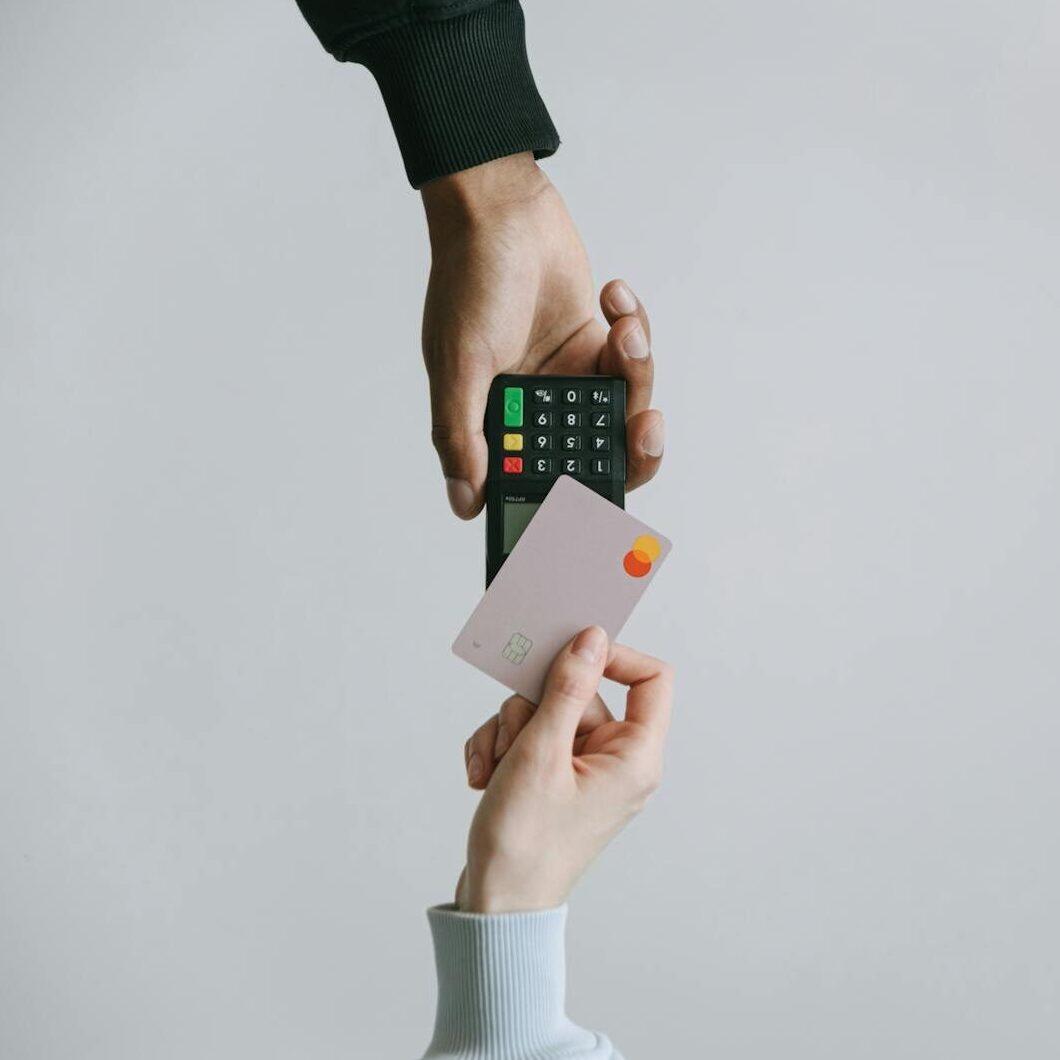 Modern contactless payment using a card and terminal, highlighting the ease of digital transactions.